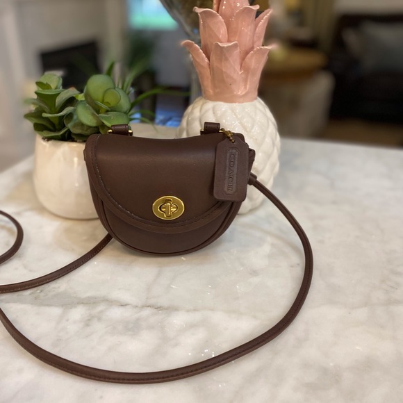 Coach Handbags - 🤎VINTAGE COACH MINI BELT CROSSBODY BAG!